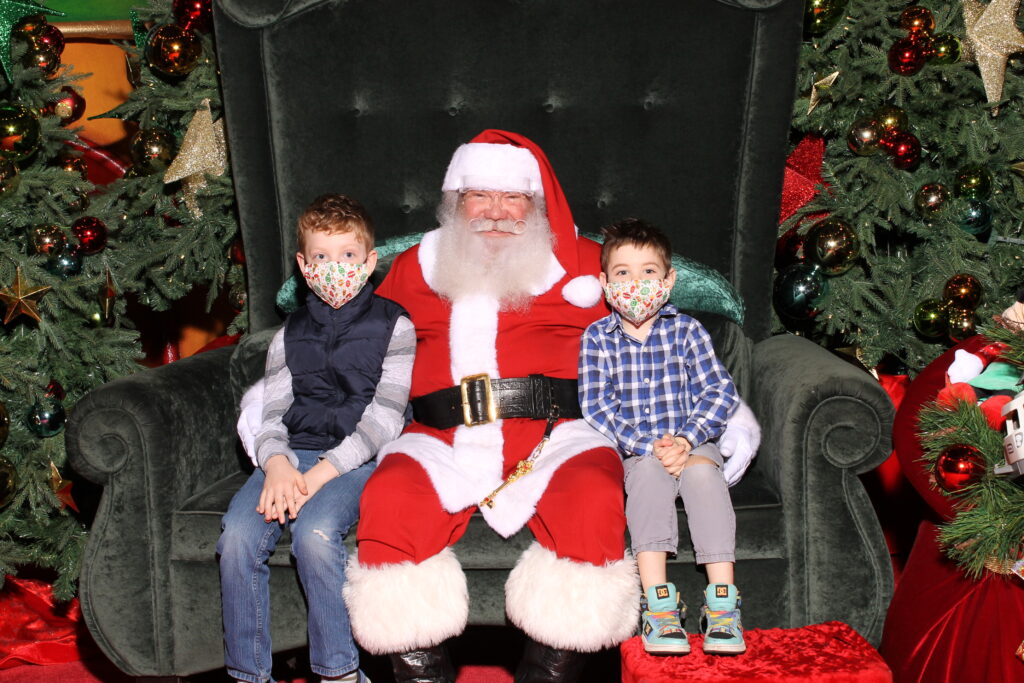 Santa Sevenoaks Mall
