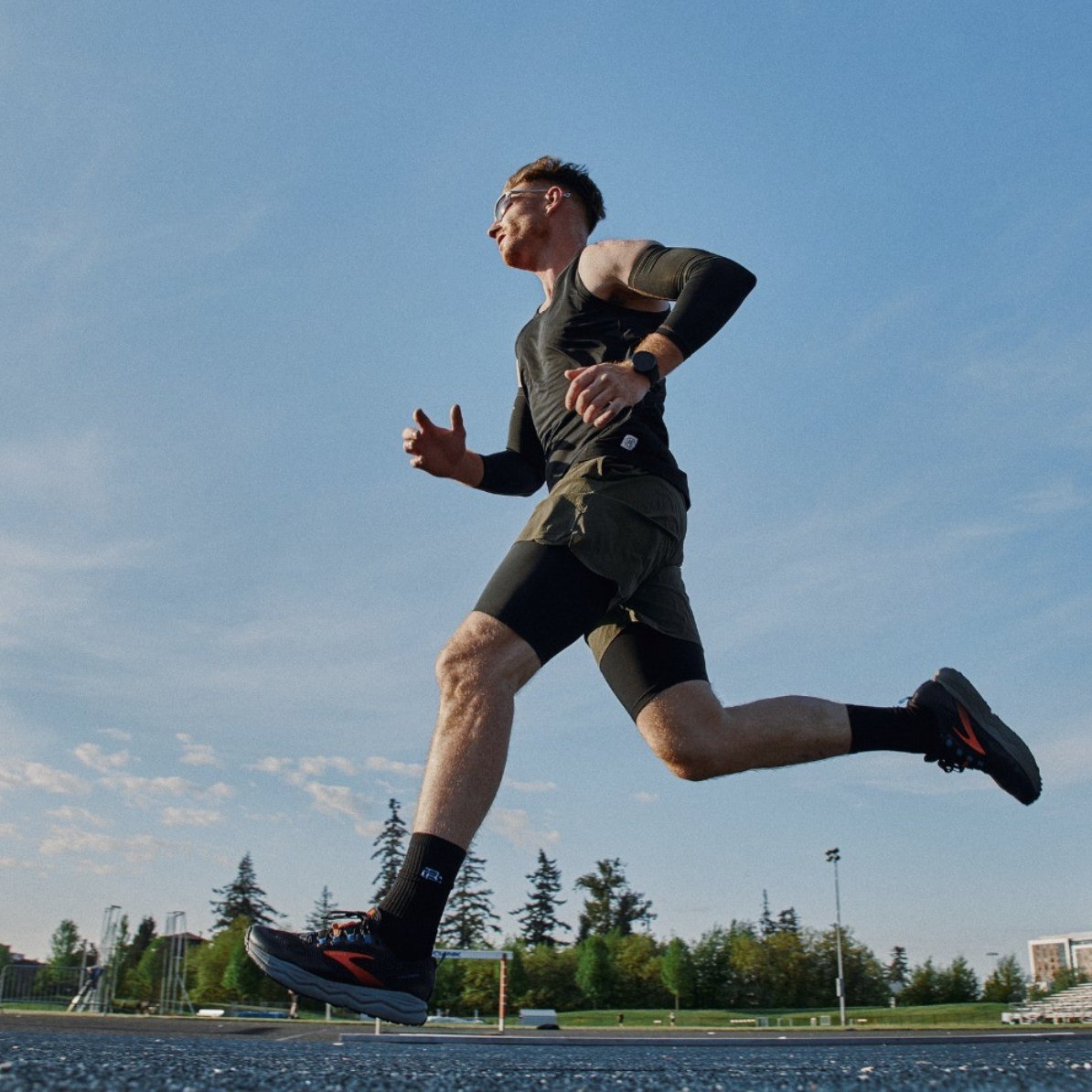 Guy running in Reigning Champ gear.