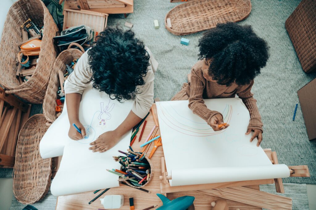 two kids drawing to be thankful