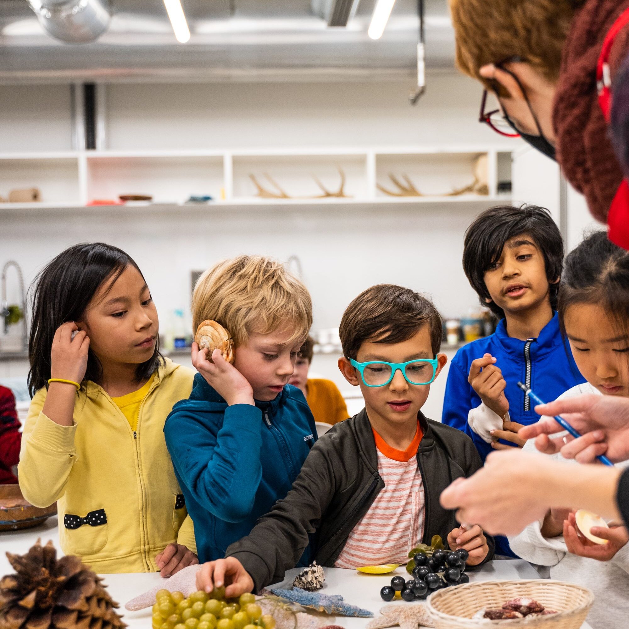 kid learning about texture and art at the arts umbrella one of the reasons to donate to the arts umbrella fundraiser